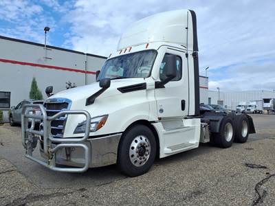 Freightliner Cascadia 126 Day Cab Truck - 455HP, 12 Speed Automatic
