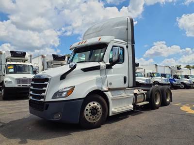 Freightliner Cascadia 126 Day Cab Truck - 455HP, 12 Speed Automatic