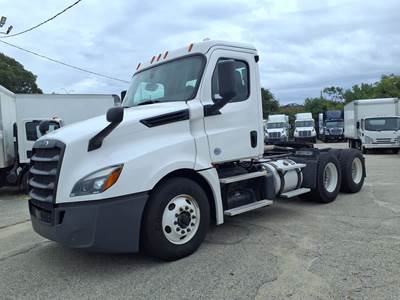 Freightliner Cascadia 126 Day Cab Truck - 450HP, 12 Speed Automatic