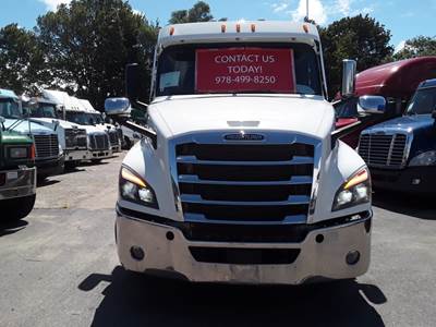 Freightliner Cascadia 126 Day Cab Truck - 505HP, 12 Speed Automatic