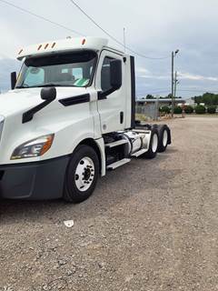 Freightliner Cascadia 126 Day Cab Truck - 455HP, 10 Speed Manual