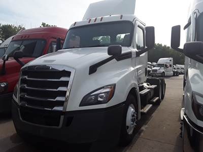 Freightliner Cascadia 126 Day Cab Truck - 450HP, 12 Speed Automatic