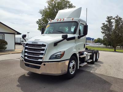 Freightliner Cascadia 126 Day Cab Truck - 450HP, 12 Speed Automatic