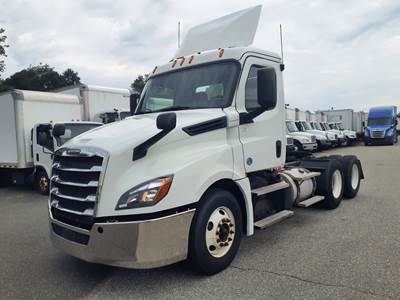 Freightliner Cascadia 126 Day Cab Truck - 450HP, 12 Speed Automatic