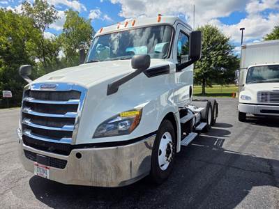 Freightliner Cascadia 126 Day Cab Truck - 450HP, 12 Speed Automatic