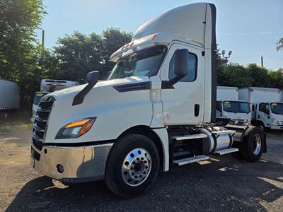 Freightliner Cascadia 126 Single Axle Day Cab Truck - 455HP, 12 Speed Automatic