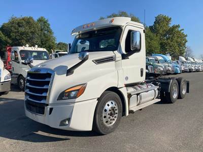 Freightliner Cascadia 126 Day Cab Truck - 505HP, 12 Speed Automatic