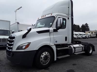 Freightliner Cascadia 126 Single Axle Day Cab Truck - 400HP, 10 Speed Manual