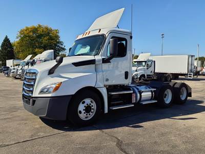 Freightliner Cascadia 126 Day Cab Truck - 450HP, 12 Speed Automatic