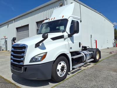 Freightliner Cascadia 126 Single Axle Day Cab Truck - 450HP, 12 Speed Automatic