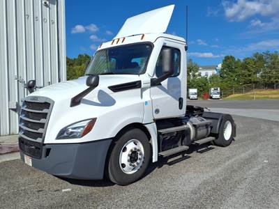 Freightliner Cascadia 126 Single Axle Day Cab Truck - 450HP, 12 Speed Automatic