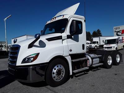 Freightliner Cascadia 126 Day Cab Truck - 450HP, 10 Speed Manual
