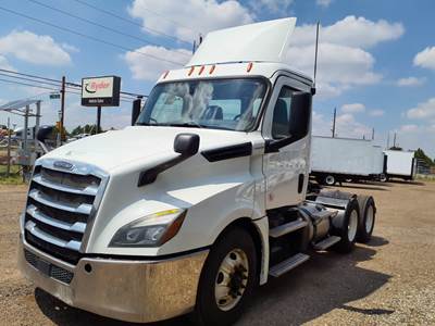 Freightliner Cascadia 126 Day Cab Truck - 455HP, 12 Speed Automatic