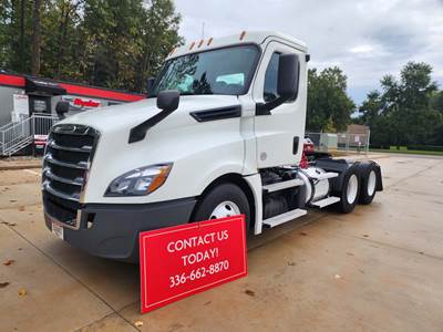 Freightliner Cascadia 126 Day Cab Truck - 455HP, 12 Speed Automatic