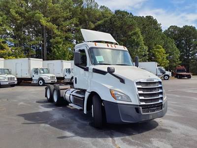 Freightliner Cascadia 126 Day Cab Truck - 450HP, 12 Speed Automatic