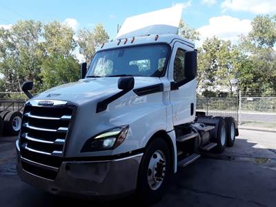Freightliner Cascadia 126 Day Cab Truck - 455HP, 12 Speed Automatic