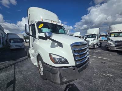 Freightliner Cascadia 126 Day Cab Truck - 450HP, 12 Speed Automatic