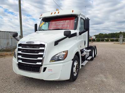 Freightliner Cascadia 126 Day Cab Truck - 455HP, 10 Speed Manual