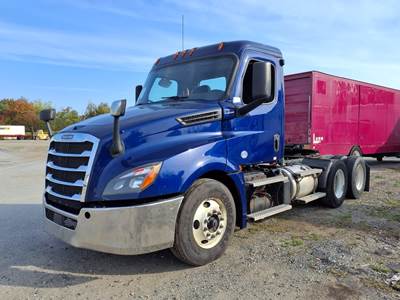 Freightliner Cascadia 126 Day Cab Truck - 450HP, 12 Speed Automatic