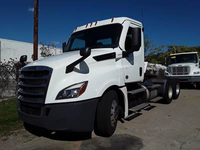 Freightliner Cascadia 126 Day Cab Truck - 505HP, 10 Speed Manual