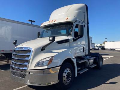 Freightliner Cascadia 126 Single Axle Day Cab Truck - 455HP, 12 Speed Automatic