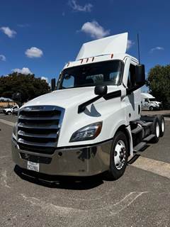 Freightliner Cascadia 126 Day Cab Truck - 450HP, 12 Speed Automatic