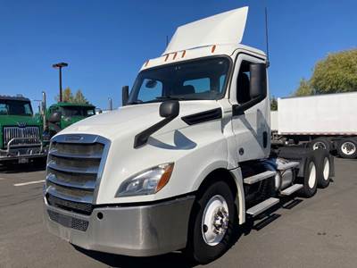 Freightliner Cascadia 126 Day Cab Truck - 450HP, 12 Speed Automatic