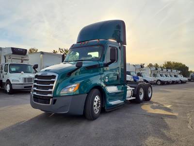 Freightliner Cascadia 126 Day Cab Truck - 455HP, 12 Speed Automatic