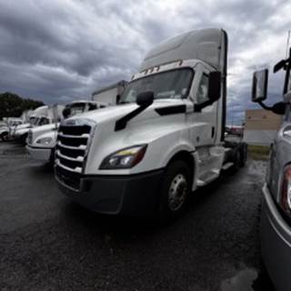 Freightliner Cascadia 126 Day Cab Truck - 505HP, 12 Speed Automatic