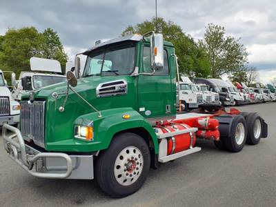 Freightliner Cascadia 126 Day Cab Truck - 505HP, 18 Speed Automatic