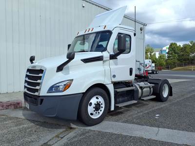 Freightliner Cascadia 126 Single Axle Day Cab Truck - 450HP, 12 Speed Automatic