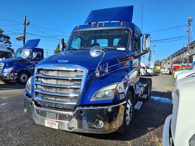 Freightliner Cascadia 126 Day Cab Truck - 410HP, 12 Speed Automatic