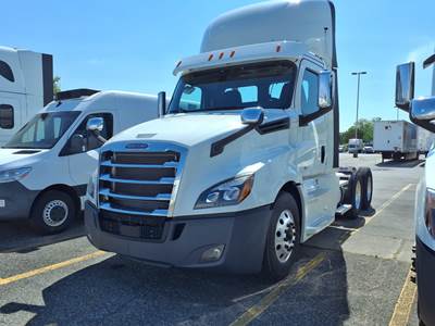 Freightliner Cascadia 126 Day Cab Truck - 400HP, 12 Speed Automatic
