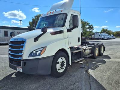 Freightliner Cascadia 126 Day Cab Truck - 450HP, 12 Speed Automatic