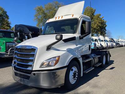 Freightliner Cascadia 126 Day Cab Truck - 455HP, 12 Speed Automatic