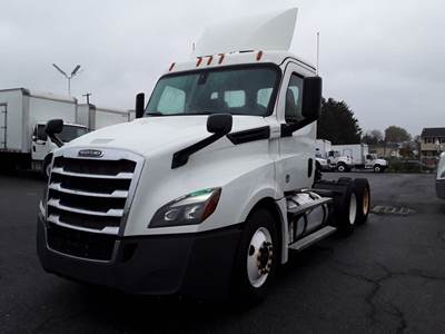 Freightliner Cascadia 126 Day Cab Truck - 455HP, 12 Speed Automatic