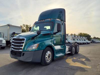 Freightliner Cascadia 126 Day Cab Truck - 455HP, 12 Speed Automatic