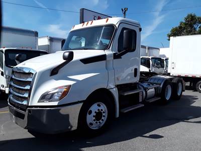 Freightliner Cascadia 126 Day Cab Truck - 450HP, 12 Speed Automatic