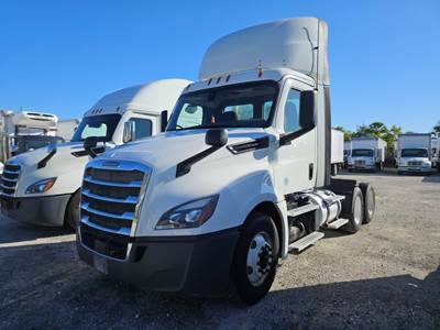 Freightliner Cascadia 126 Day Cab Truck - 450HP, 12 Speed Automatic