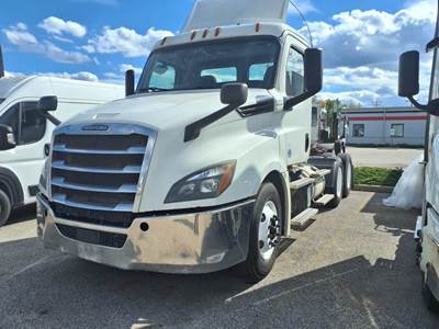 Freightliner Cascadia 126 Day Cab Truck - 450HP, 12 Speed Automatic