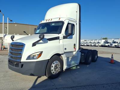 Freightliner Cascadia 126 Day Cab Truck - 400HP, 12 Speed Automatic