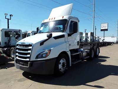 Freightliner Cascadia 126 Day Cab Truck - 450HP, 12 Speed Automatic