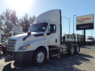 Freightliner Cascadia 126 Day Cab Truck - 450HP, 12 Speed Automatic