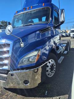 Freightliner Cascadia 126 Day Cab Truck - 410HP, 12 Speed Automatic
