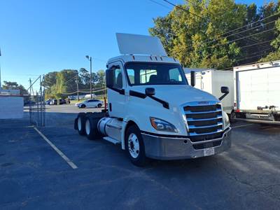 Freightliner Cascadia 126 Day Cab Truck - 450HP, 12 Speed Automatic