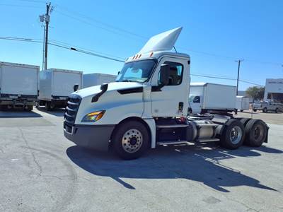 Freightliner Cascadia 126 Day Cab Truck - 450HP, 12 Speed Automatic