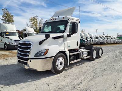 Freightliner Cascadia 126 Day Cab Truck - 450HP, 12 Speed Automatic