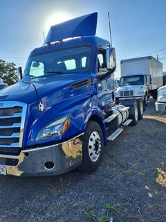 Freightliner Cascadia 126 Day Cab Truck - 410HP, 12 Speed Automatic