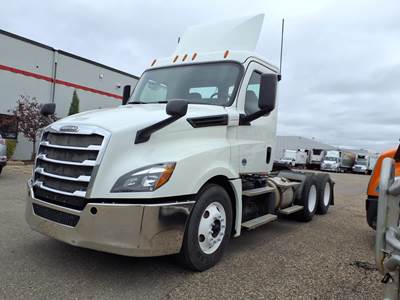Freightliner Cascadia 126 Day Cab Truck - 455HP, 12 Speed Automatic