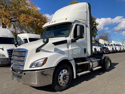 Freightliner Cascadia 126 Single Axle Day Cab Truck - 455HP, 12 Speed Automatic